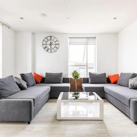 Stylish & Comfortable Top-Floor Flat In Harrow Londres Exterior foto