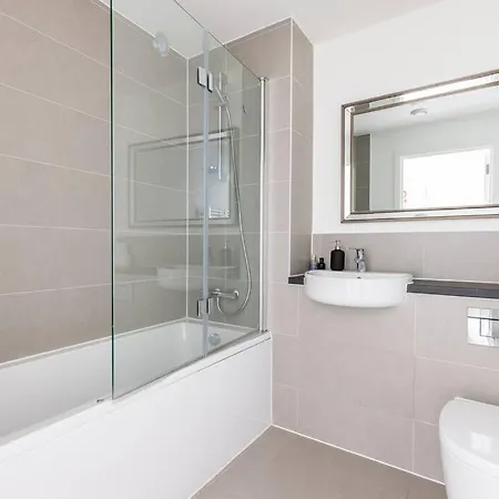Stylish & Comfortable Top-Floor Flat In Harrow Londres Exterior foto
