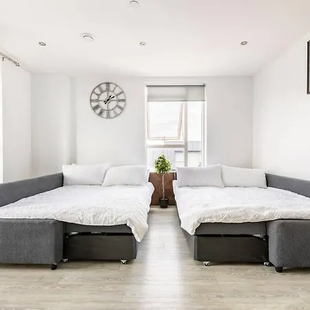 Stylish & Comfortable Top-Floor Flat In Harrow Londres Exterior foto